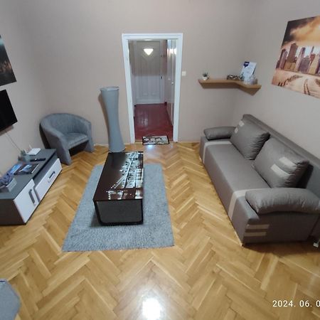 Startpont Apartman Pécs Esterno foto