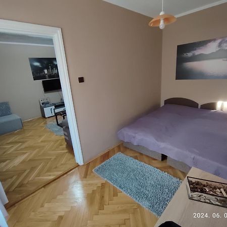 Startpont Apartman Pécs Esterno foto