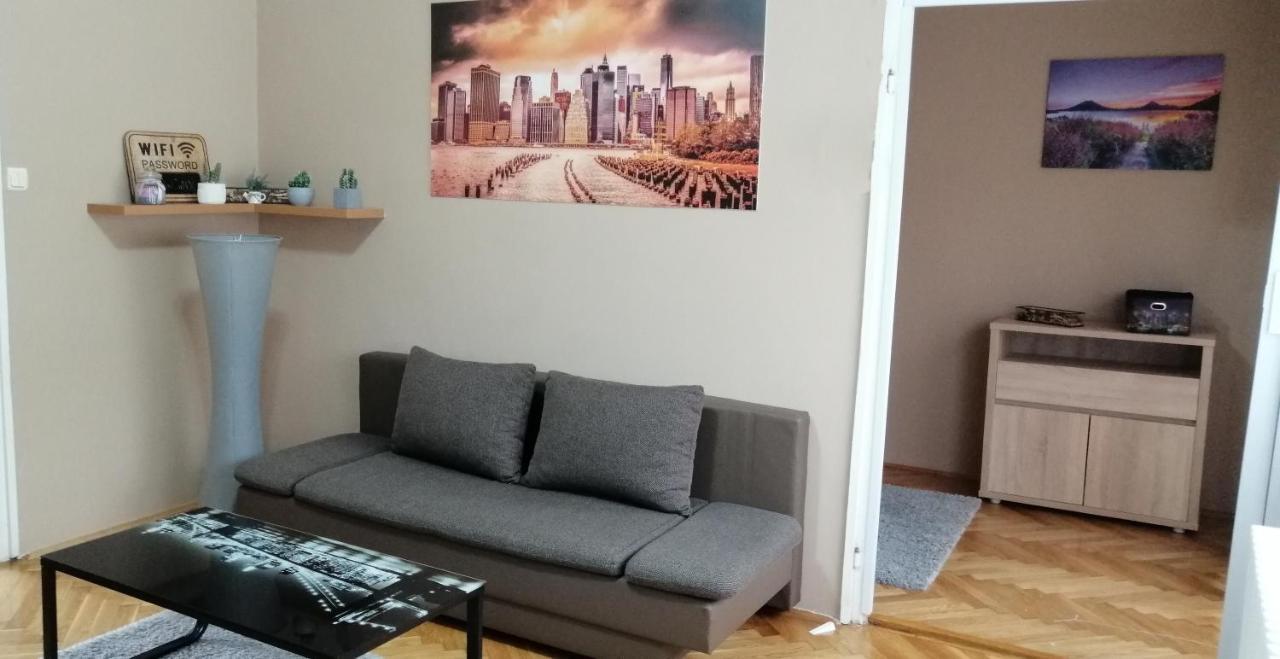 Startpont Apartman Pécs Esterno foto