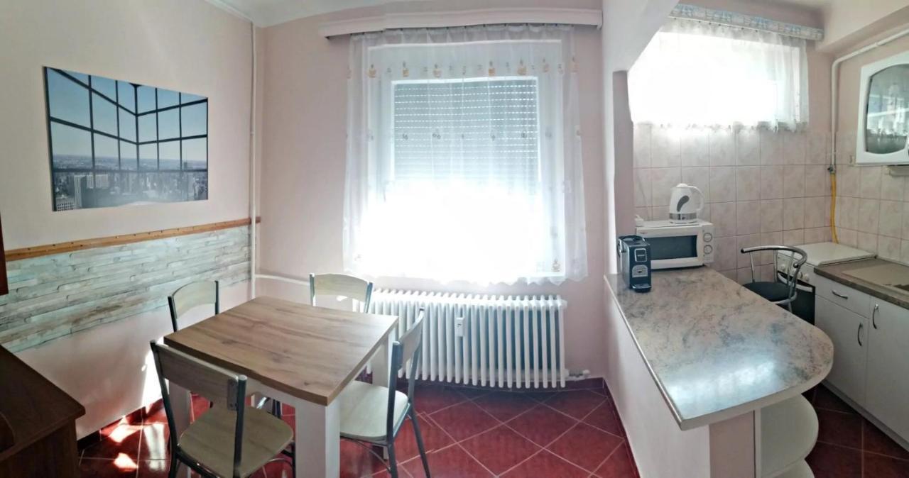 Startpont Apartman Pécs Esterno foto