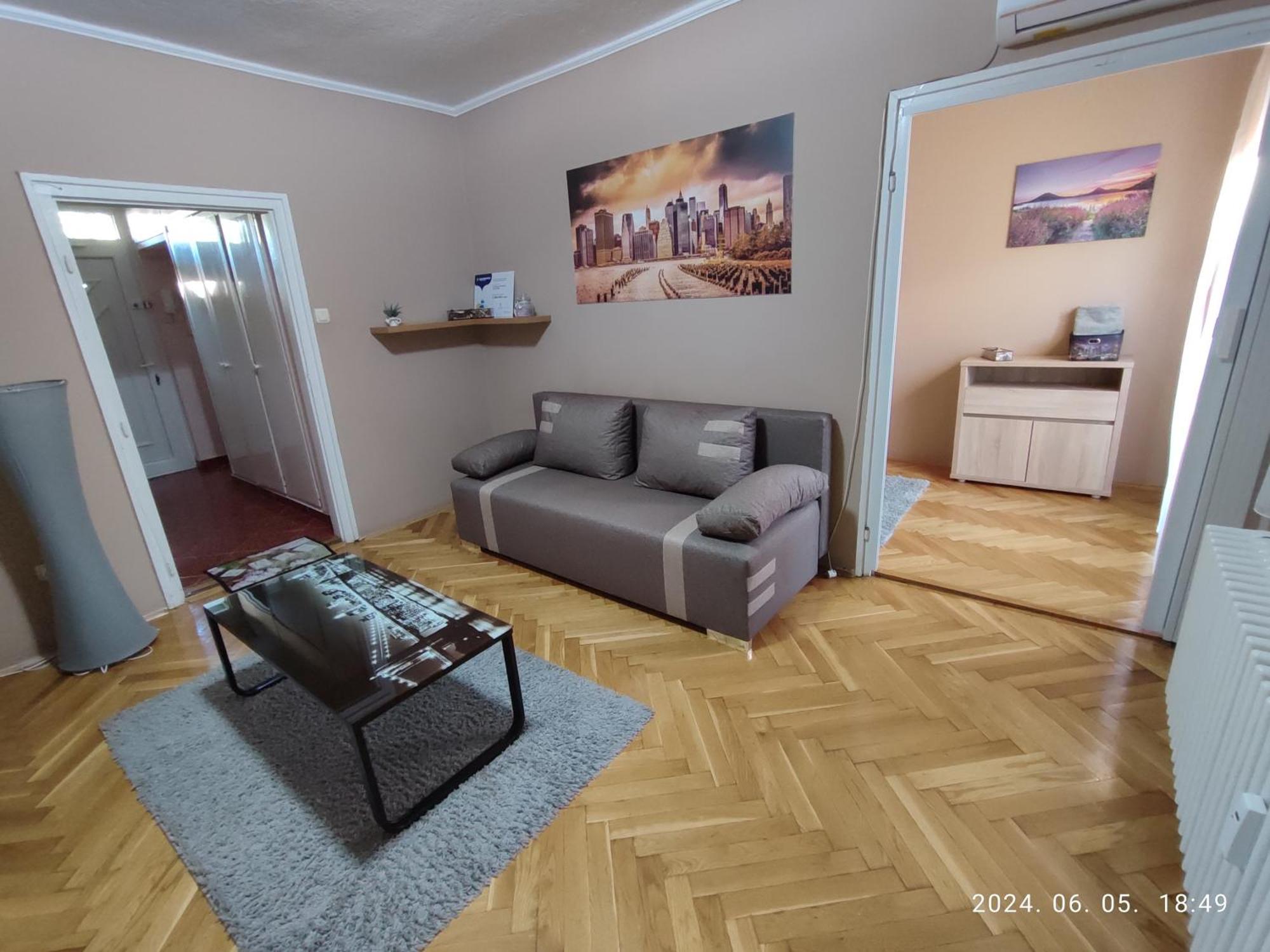 Startpont Apartman Pécs Esterno foto