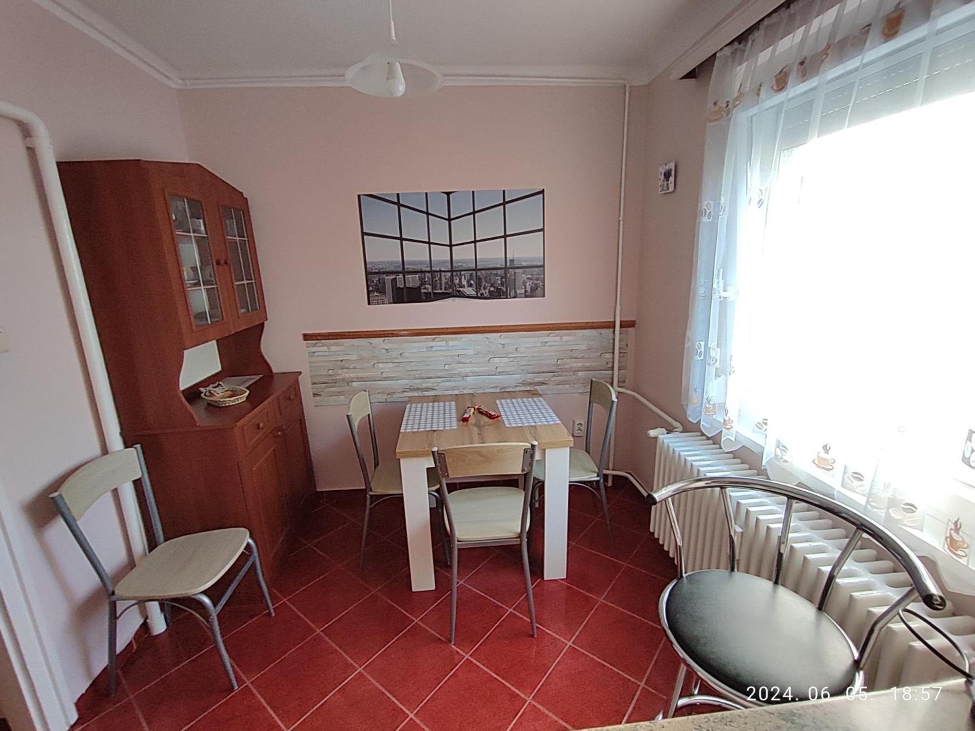 Startpont Apartman Pécs Esterno foto