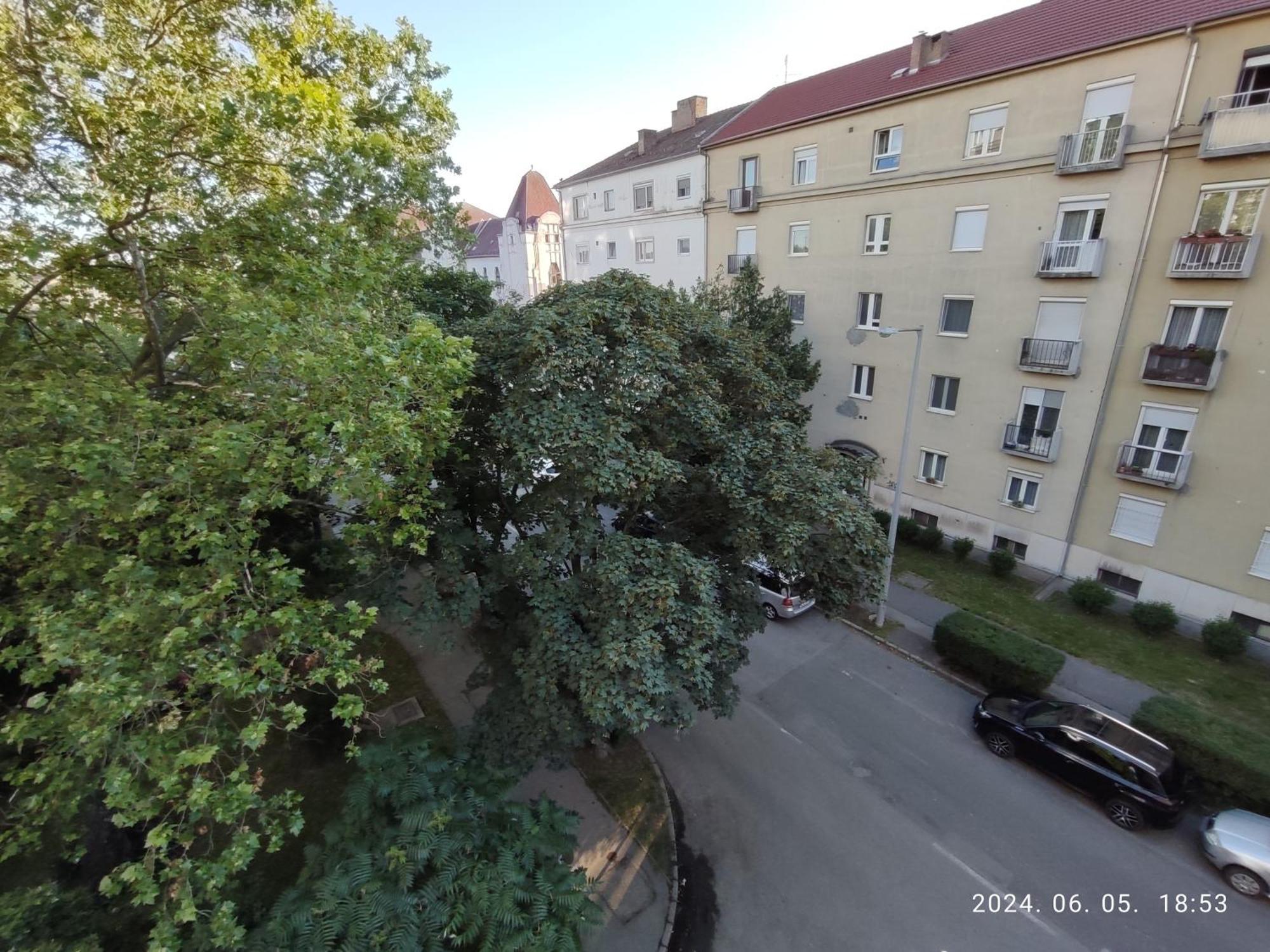Startpont Apartman Pécs Esterno foto